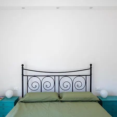 Camera Matrimoniale con bagno privato-struttura condivisa con Host-CASA ENEA-3