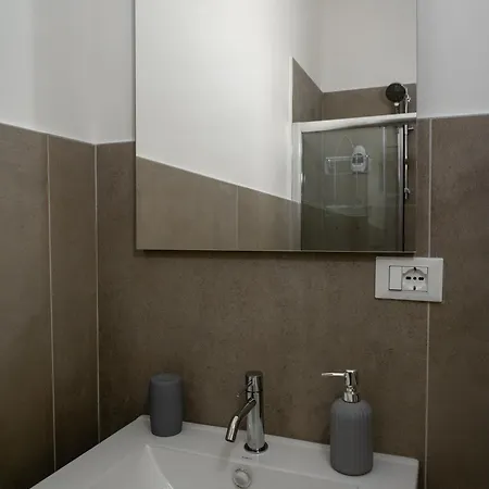 Camera Matrimoniale con bagno privato-struttura condivisa con Host-CASA ENEA-2